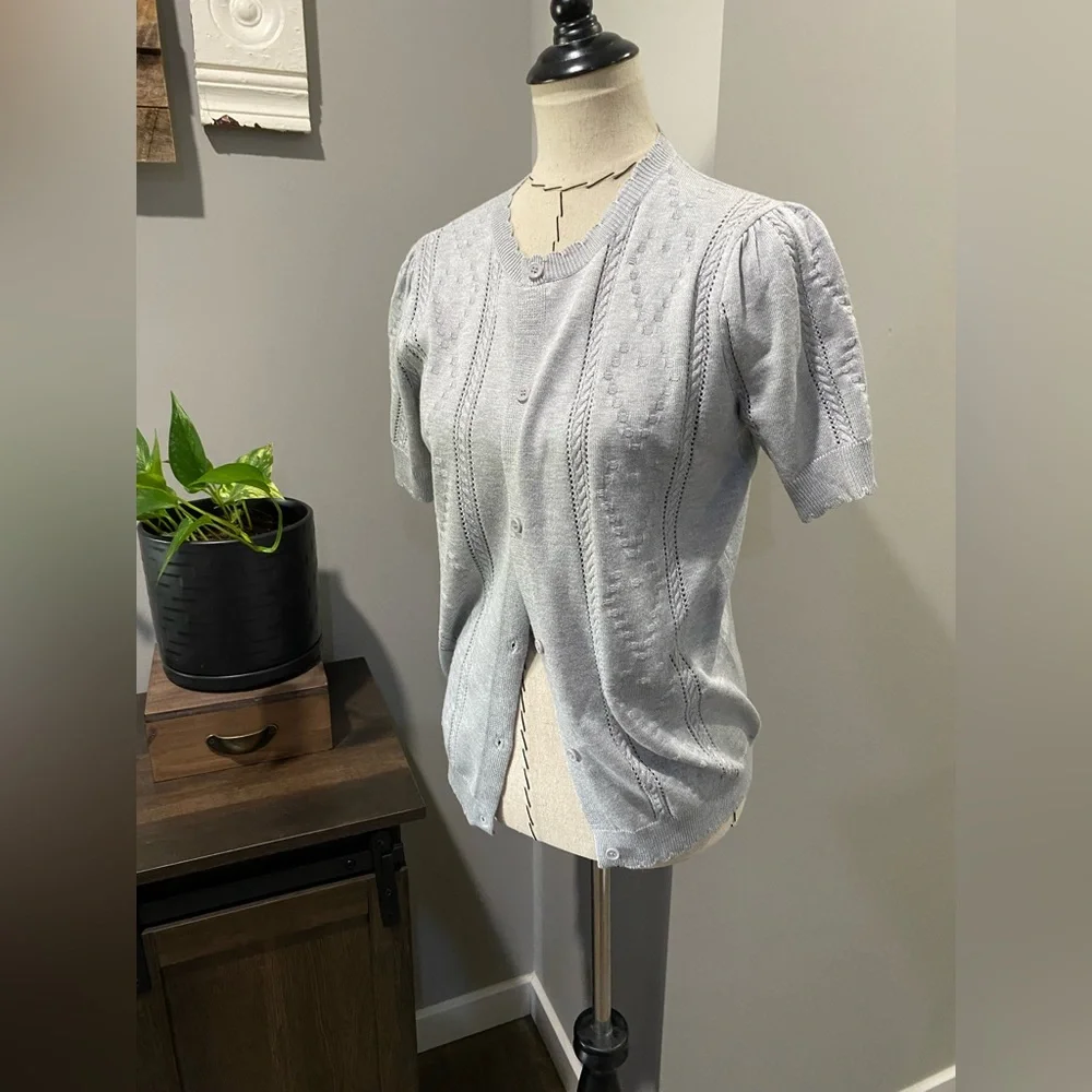 Kancy Kole women’s short sleeve sweater in light grey. Women’s size L - Picture 10 of 16